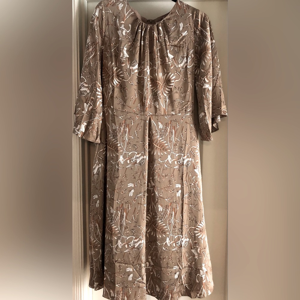 Fully lined Dainty Jewels dress. Size medium. Brand new with tags